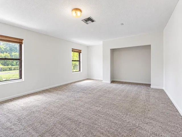 Residence photo 17