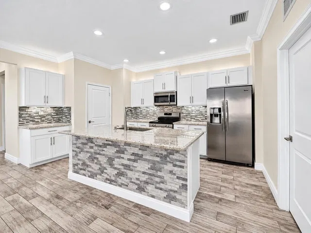 Residence photo 3