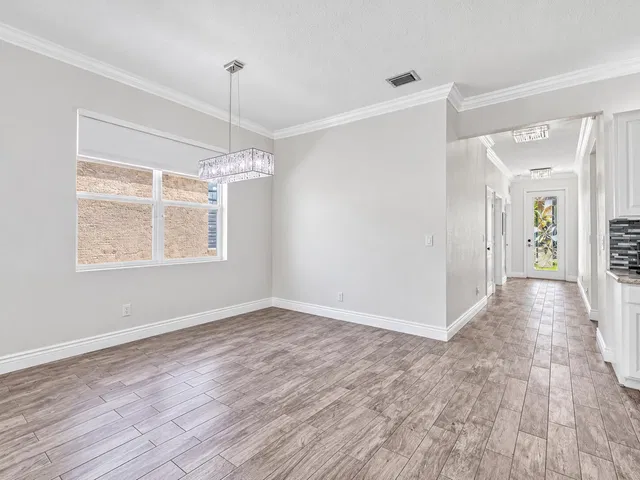 Residence photo 5