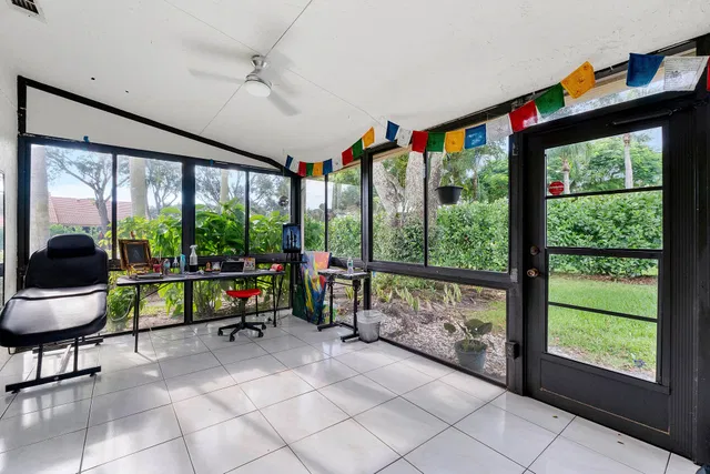  Residence photo 9