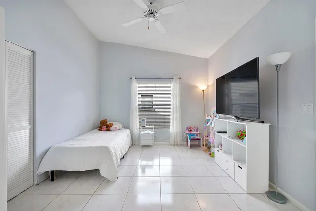  Residence photo 23
