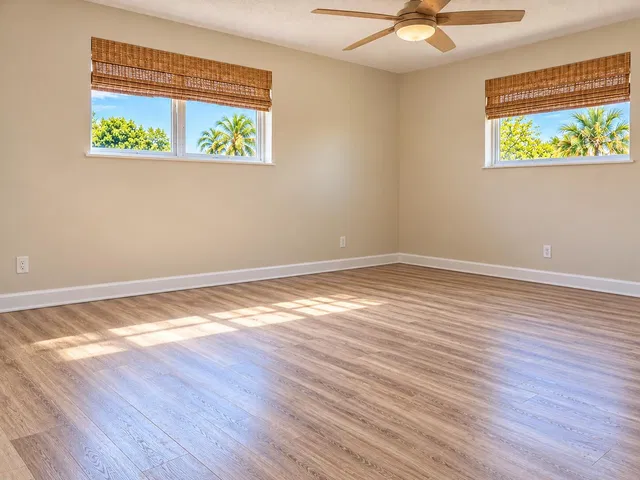 Residence photo 16