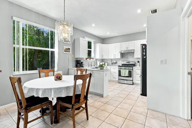 Residence photo 3
