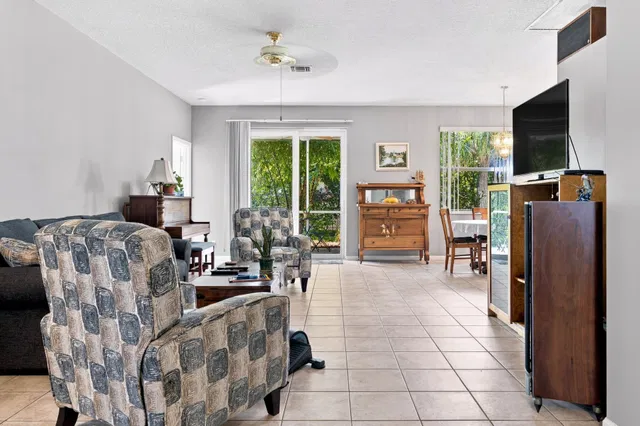 Residence photo 5