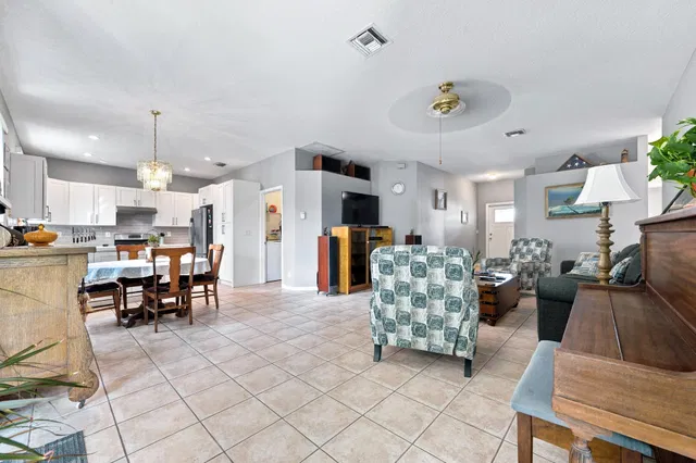 Residence photo 8