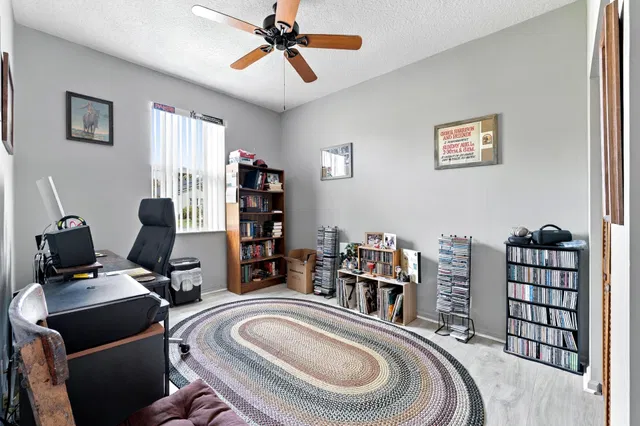Residence photo 17
