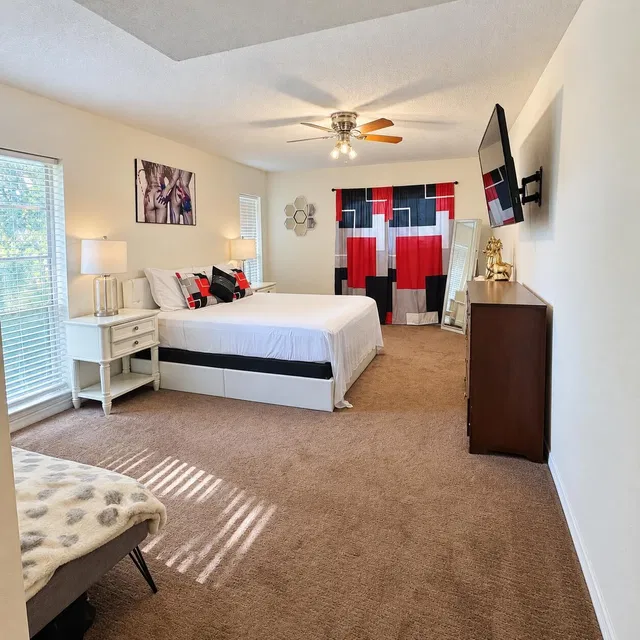 Unit 211 photo 4