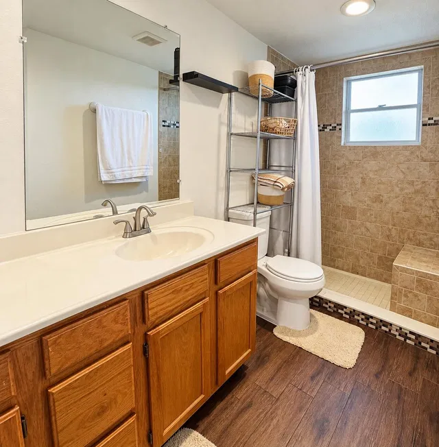 Unit 211 photo 6