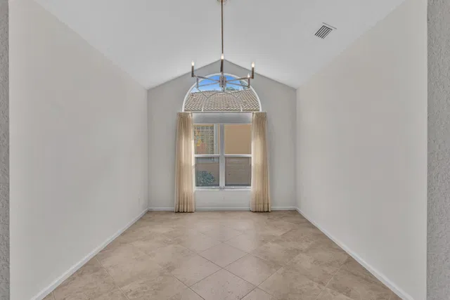  Residence photo 6