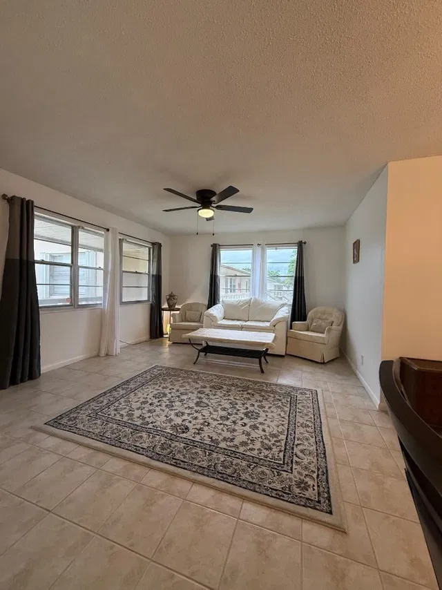 Residence photo 6