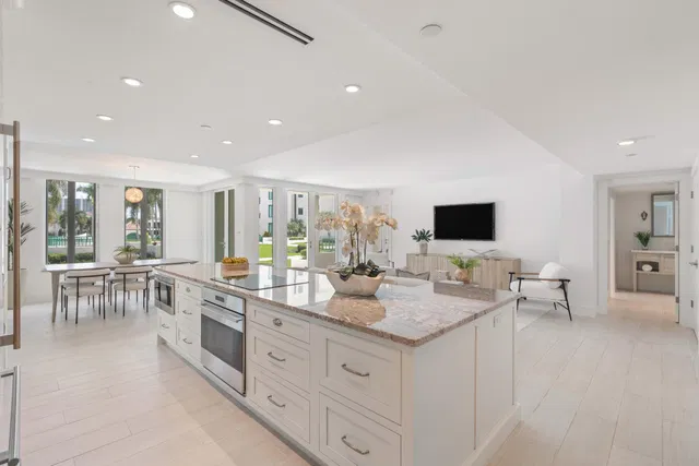 Unit 219 photo 6
