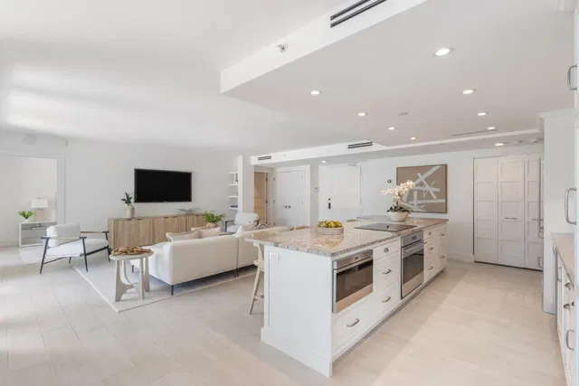 Unit 219 photo 8