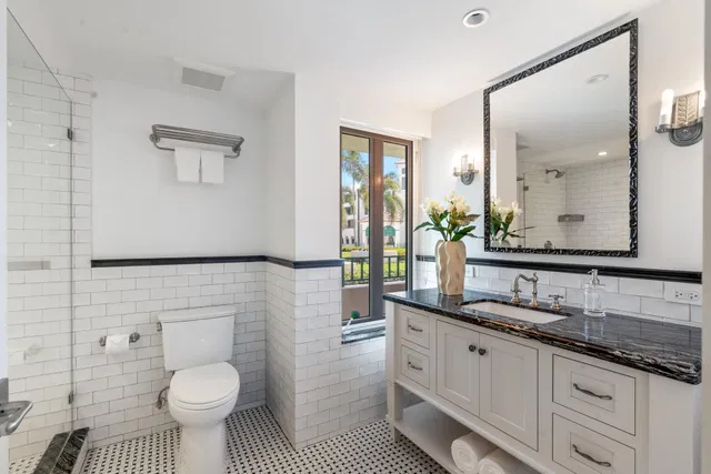 Unit 219 photo 15