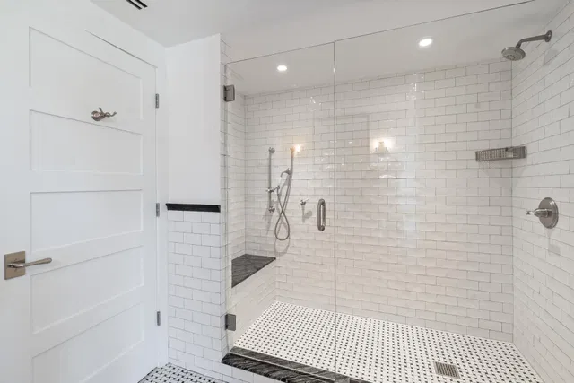 Unit 219 photo 16