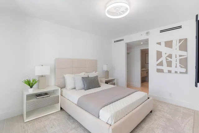 Unit 219 photo 18