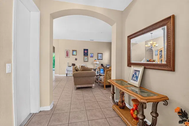 Residence photo 3