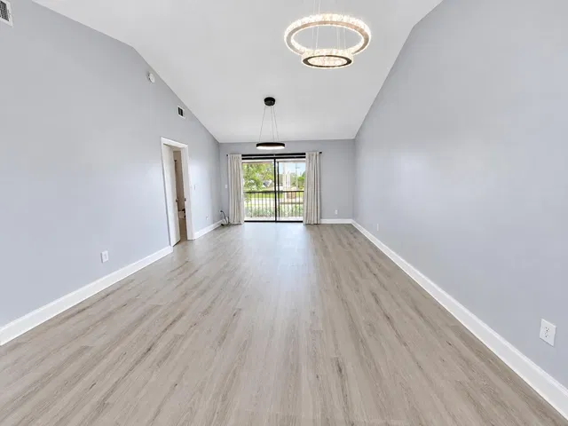 Unit 208 photo 5