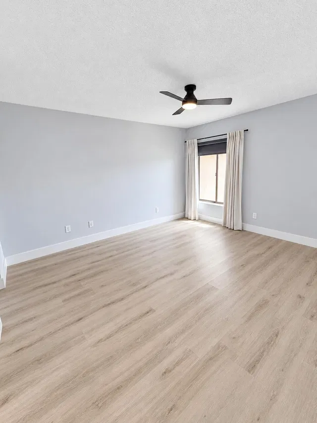 Unit 208 photo 8