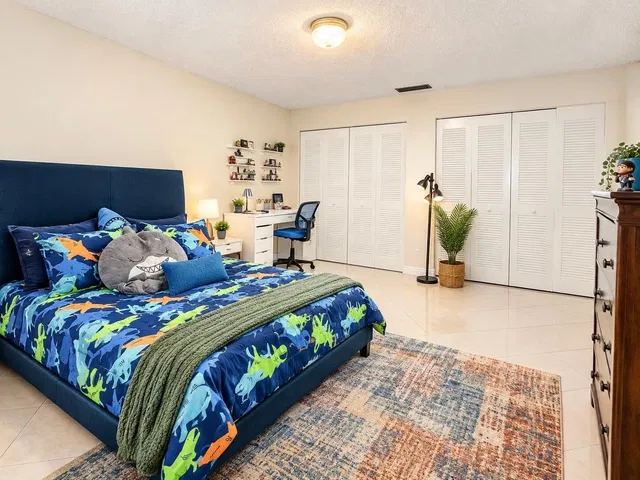 Unit C photo 17