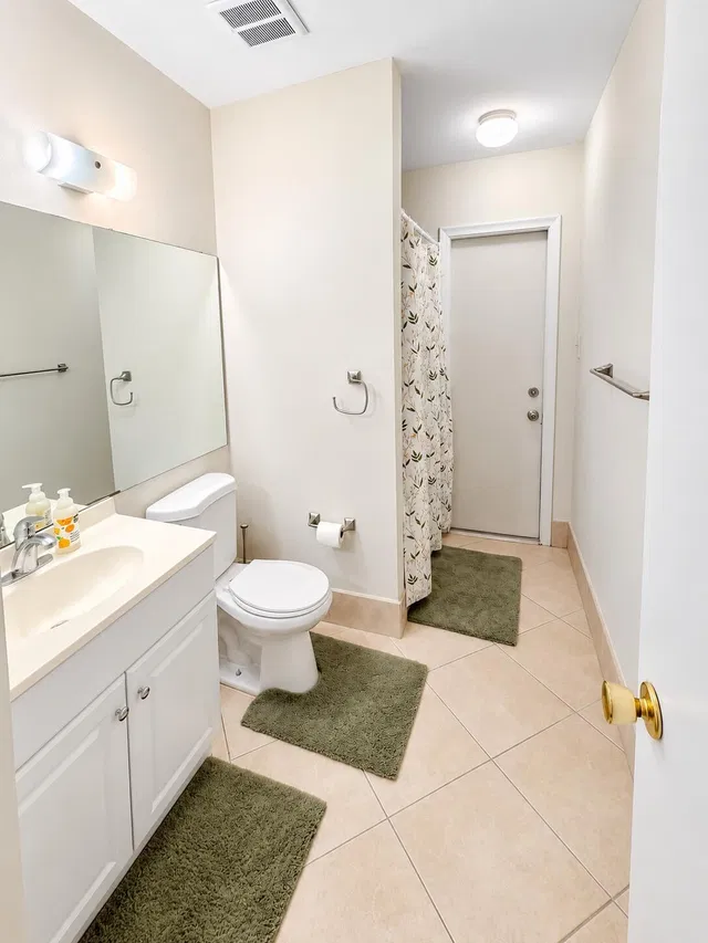 Unit C photo 18