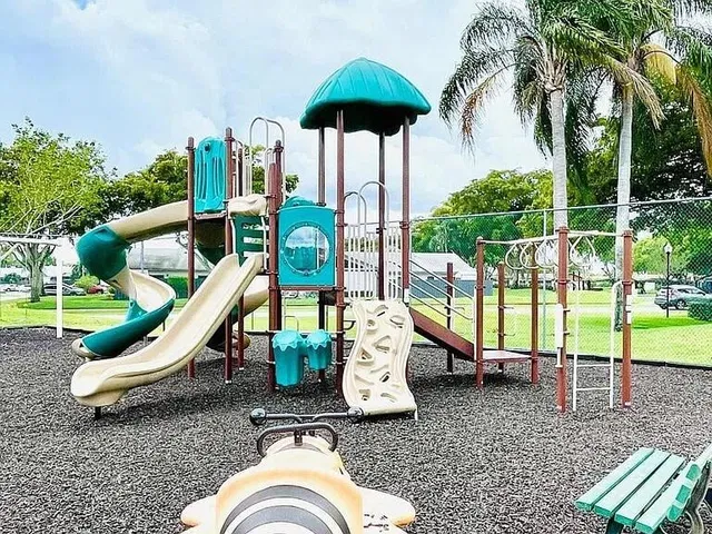 Unit C photo 25