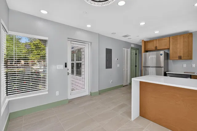 Residence photo 4