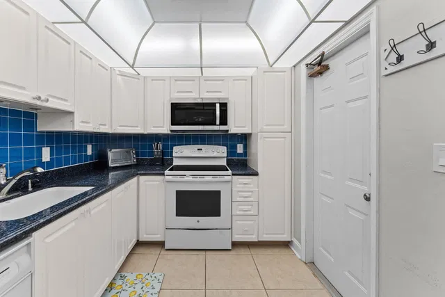 Admirals Cove Unit M1-404 photo 14