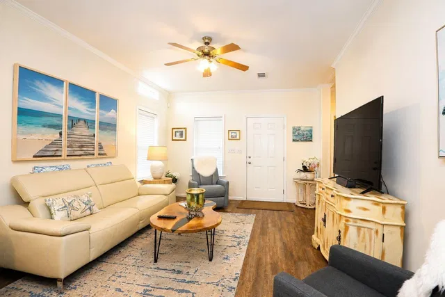 Residence photo 8
