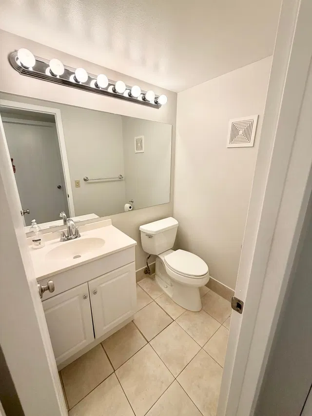 Unit Unit 84 photo 13