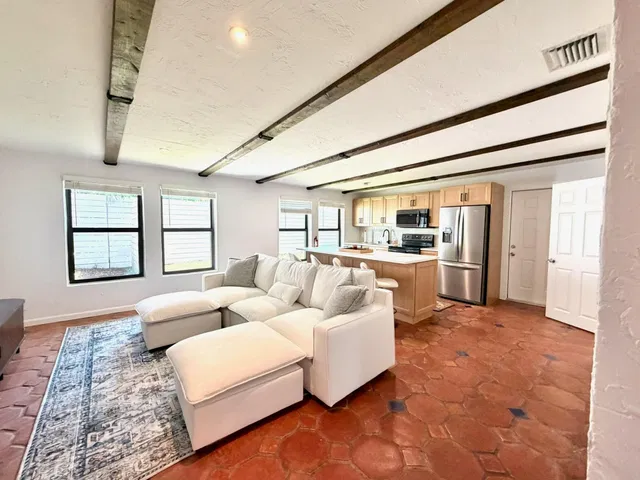 Flamingo Park Unit 2 photo 2