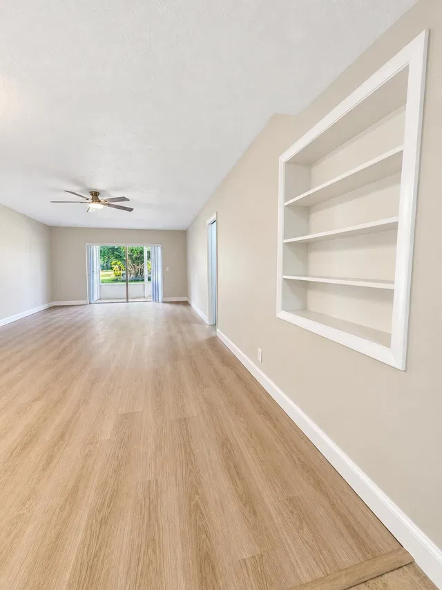 Unit 107 photo 4