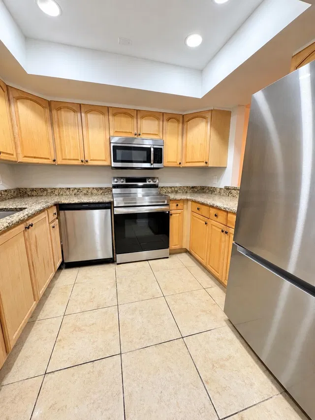Unit 107 photo 10