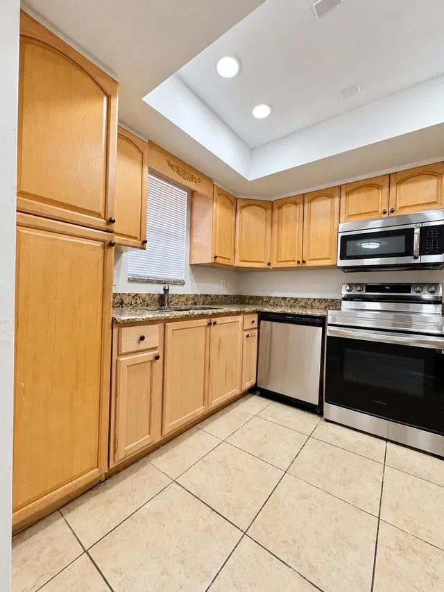 Unit 107 photo 11