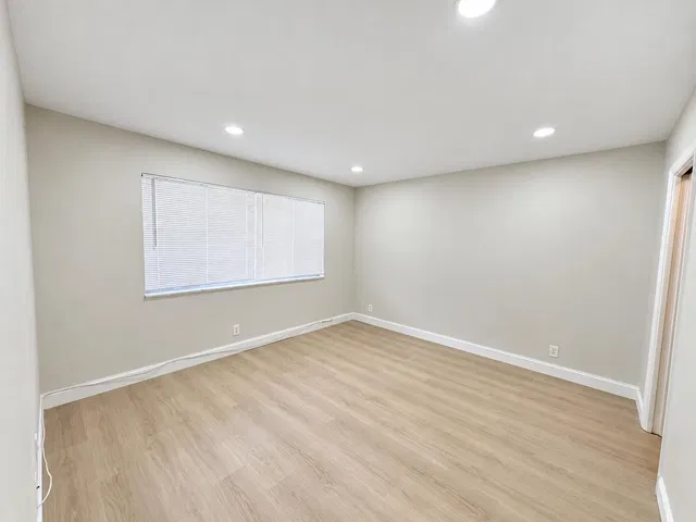 Unit 107 photo 14