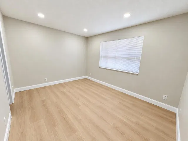 Unit 107 photo 17