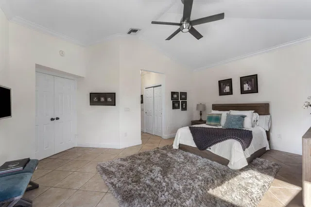 Residence photo 16