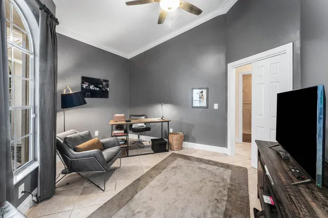 Residence photo 19