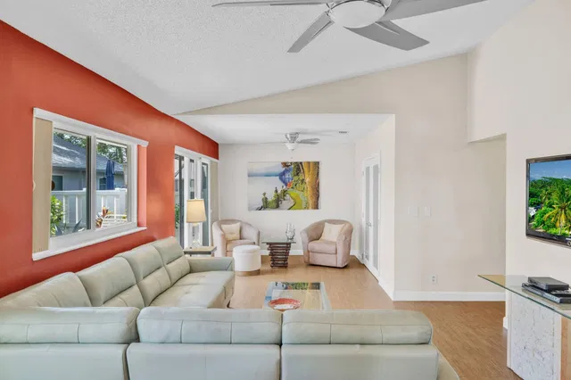Residence photo 8