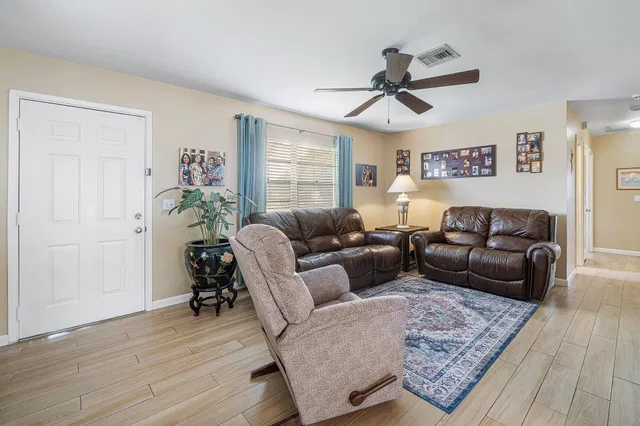 Residence photo 5