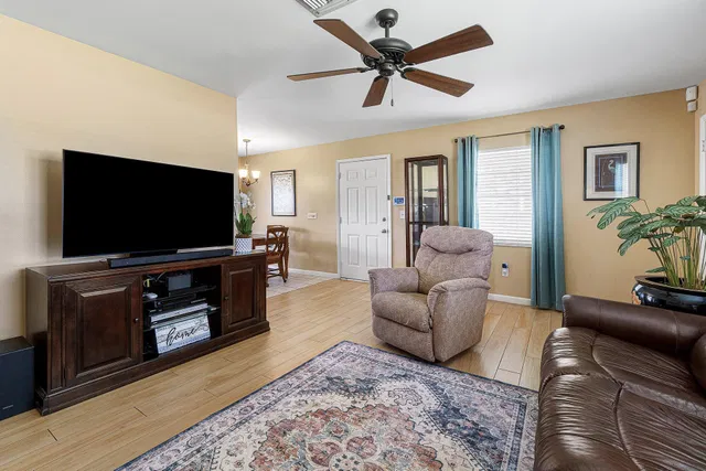 Residence photo 8