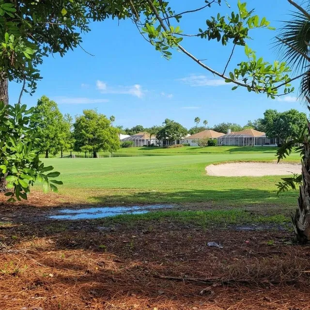 Monarch Country Club Residence photo 2