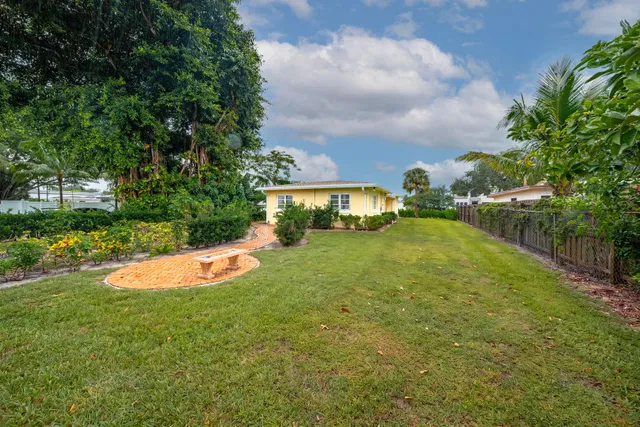 Residence photo 3