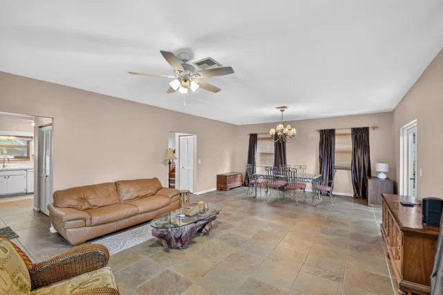 Residence photo 14