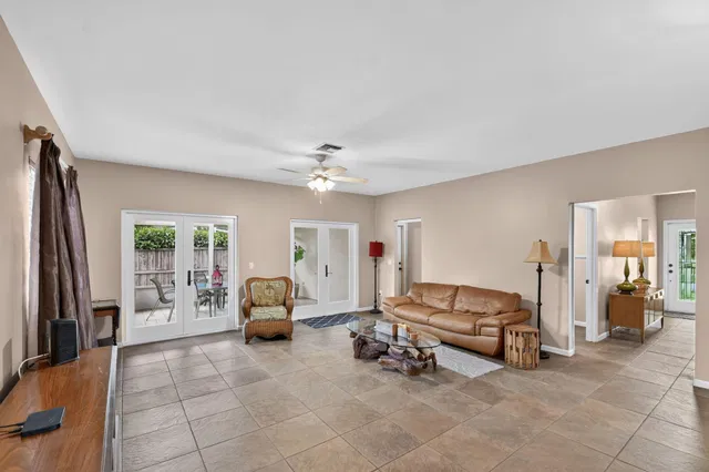 Residence photo 15
