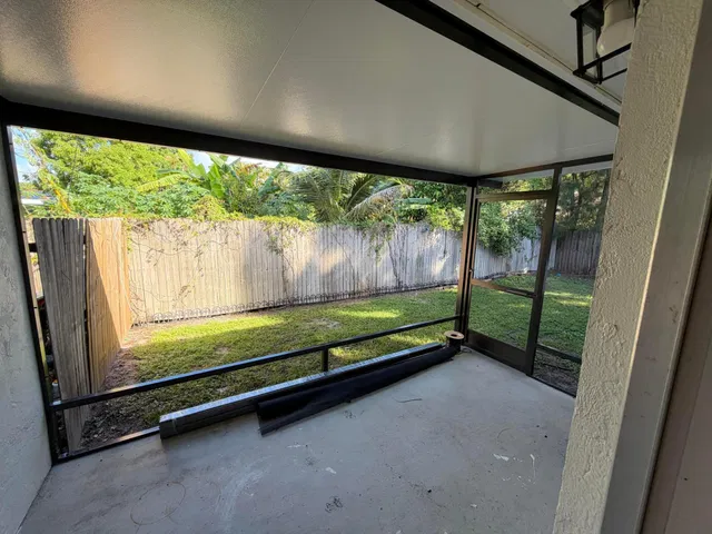 Residence photo 3
