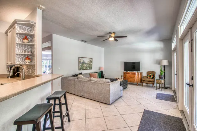 Residence photo 17