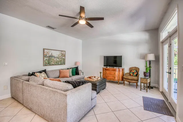 Residence photo 18