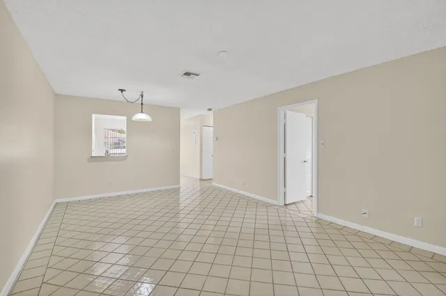Residence photo 12