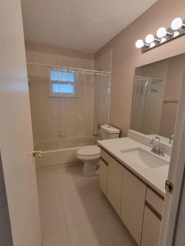  Unit F211 photo 6