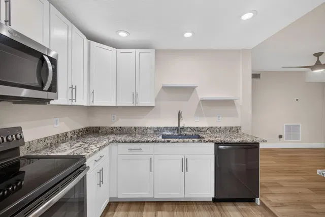  Residence photo 9